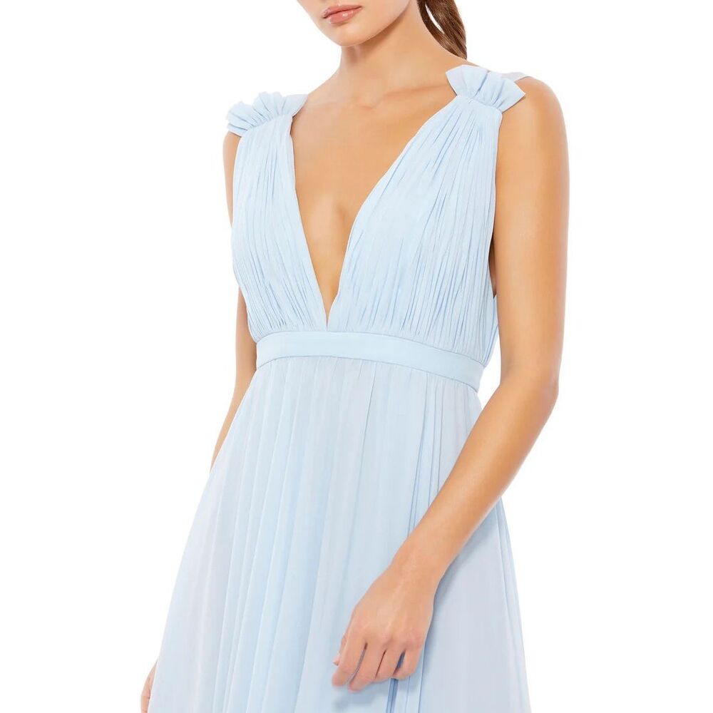 Ieena Mac Duggal NWT Pleated Chiffon V-Neck Gown in Powder Blue Size 4